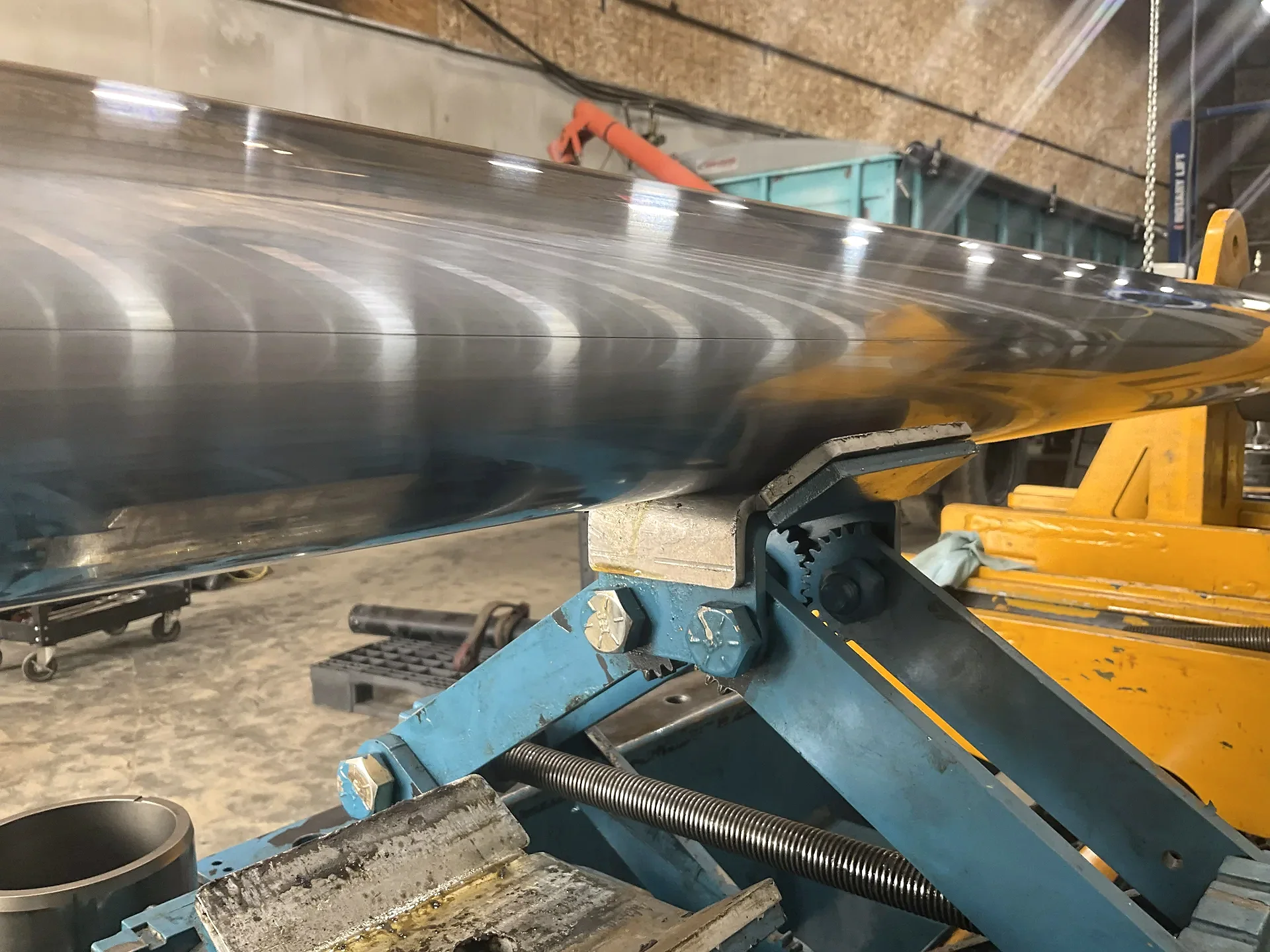Hydraulic cylinder repair work in the Barnes shop